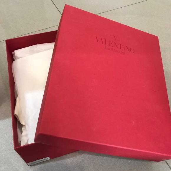 100%Authentic Valentino Heel，2019Limited Edition - Picture 5 of 6